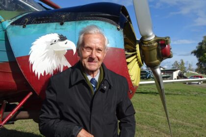 Panevėžio garbės pilietis, žinomas lakūnas ir aviacijos konstruktorius 85-erių metų jubiliejų švenčiantis Vladas Kensgaila sulaukė ne tik valdžios, artimųjų ir draugų dėmesio, bet ir aviacijos veteranų sveikinimų.