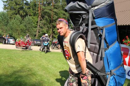 Garsaus Panevėžio automobilininko Audriaus Sutkaus planai visureigiais apkeliauti pasaulį iš kalbų virsta darbais. Jau kitą savaitę į pradinį kelionės tašką – Pietų Ameriką – išriedės Audriaus ir Almos Sutkų keturiais ratais varomi automobiliai.