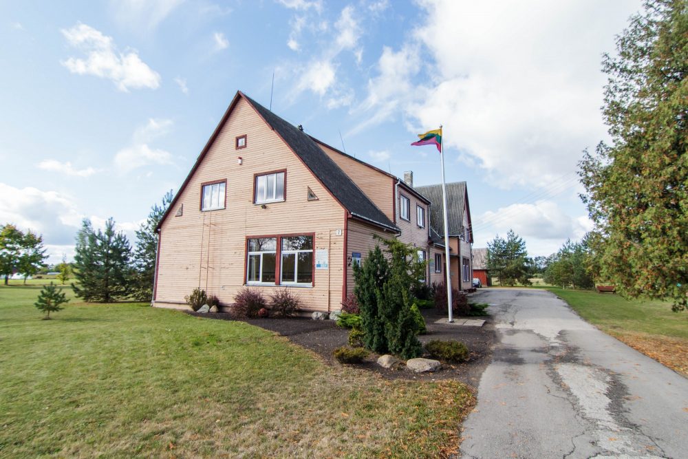 Nykstantys kaimai ir uždaromos mokyklos – tuštėjančių regionų nūdiena.