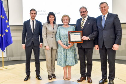 Išskirtiniams europiečiams – asmenybėms ir organizacijoms – pagerbti įsteigti Europos piliečio apdovanojimai šįmet Lietuvoje įgavo kartų politinį atspalvį.