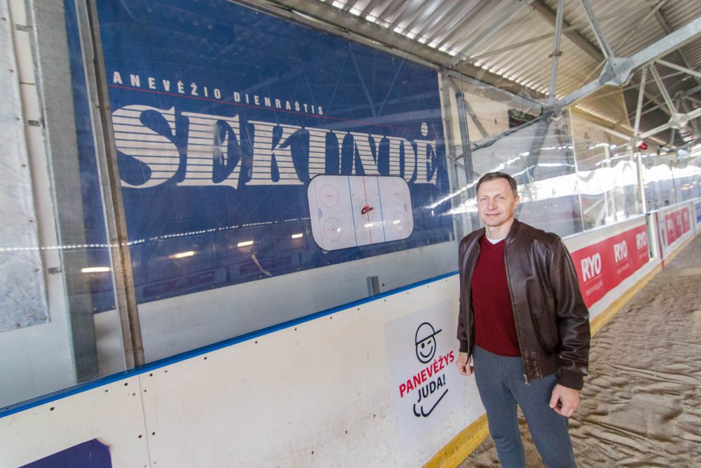 Artūras Blažinskas skaičiuoja, kad ledo areną po atviru dangumi išlaikyti per mėnesį atsieitų apie dešimt tūkstančių eurų. P. ŽIDONIO nuotr.