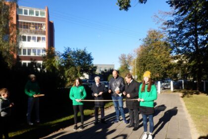 Džiaugdamiesi gerais Panevėžio „Žemynos“ baseino ugdytinių rezultatais plaukikai, jų tėveliai, kiti šeimos nariai, draugai, treneriai, mokyklos administracija ir miesto valdžios atstovai susirinko į baseino ugdytinių olimpiečių skvero atidarymo ir 2018-2019 mokslo metų pradžios šventę.