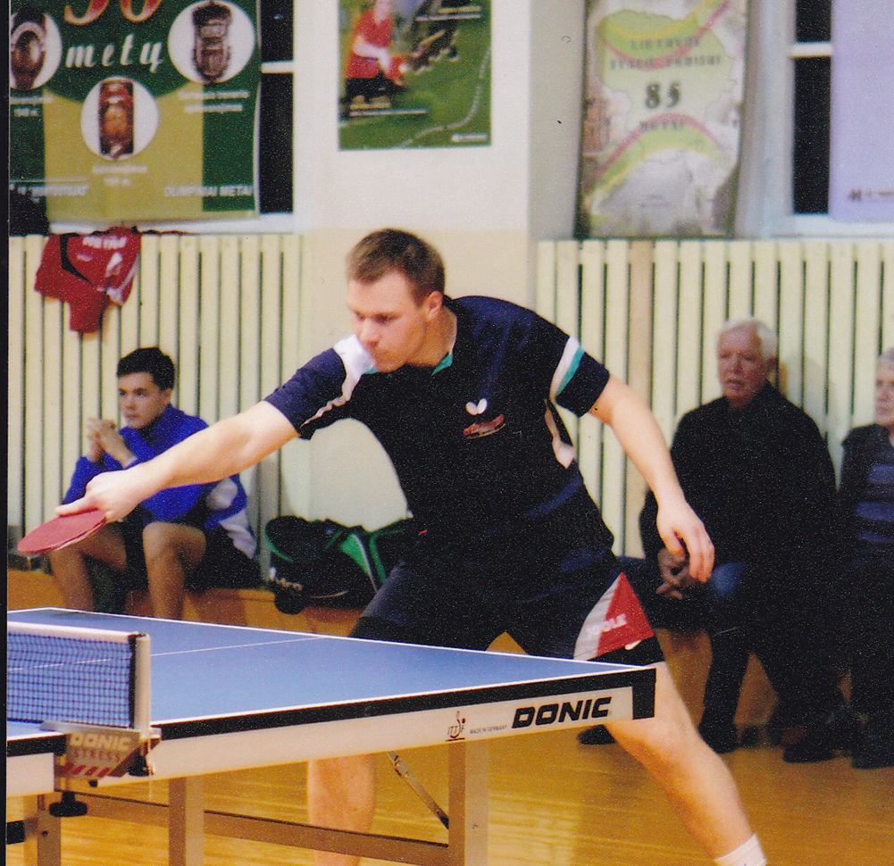 Prasidėjo Lietuvos komandinis stalo teniso čempionatas, kuriame sėkmingai startavo paskutiniųjų ketverių metų šalies čempionė čempionė Panevėžio „Montuotojo“ vyrų komanda. Panevėžiečiai pirmajame ture, vykusiame mūsų mieste, iškovojo visas tris pergales.