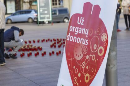 Jau penktus metus šalies miestuose, taip pat ir Panevėžyje, pleveno iš liepsnojančių žvakučių sudarytos širdys. Taip jautria akcija „Už organų donorus“ padėkota organų donorams ir jų artimiesiems.