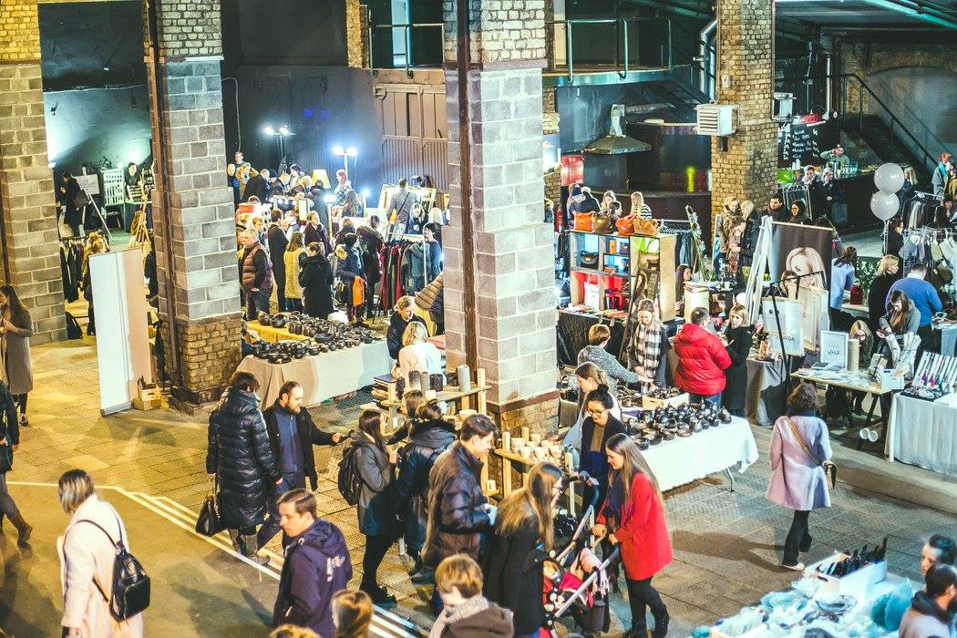 Šį sekmadienį į Panevėžį atvyksta didžiausia nemokama mados ir grožio mugė ,,Design for life“. Nuo 10 iki 18 val. ,,Cido arenoje’’ bus galima įsigyti drabužių, aksesuarų, kosmetikos, vaikiškų prekių ir įvairiausių kitokių madingų pirkinių. Nemokama mugė taps puikia rudens pramoga ir pakvies dieną praleisti iš anksto pasiruošiant šaltajam sezonui. Pirmųjų lankytojų čia lauks dovanos, bus atliekamos ir kai kurios nemokamos procedūros.