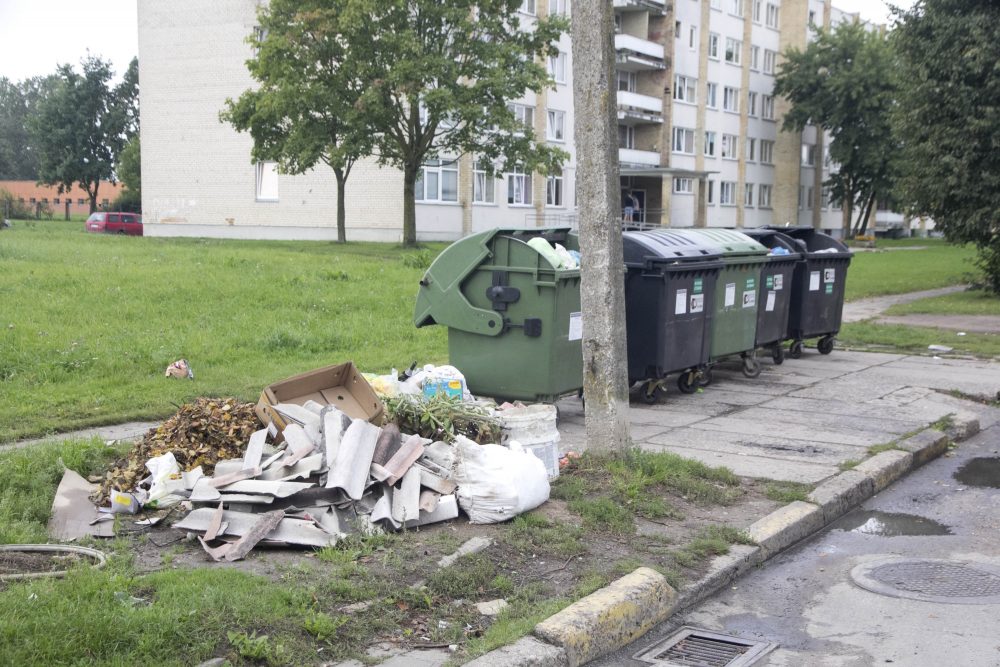Spalis – mėnuo, kai savo miestą matome ryškiausią. Auksinį, raudoną ir vis dar šiek tiek žalią. Nuklotą medžių ir krūmų lapų kilimais. Tačiau netrukus auksas ir spalvos išbluks, nusidažys rudai, pradės pūti. O mes, visa bendruomenė, turėtume pasirūpinti, kad mūsų miestas išliktų kuo švaresnis.
