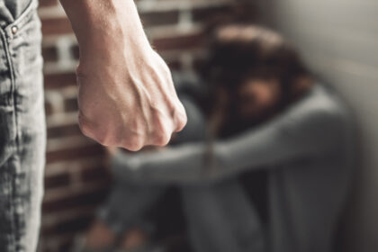 Panevėžio apygardos prokuratūros prokuroras Ričardas Juozainis pradėjo ikiteisminį tyrimą dėl melagingų parodymų davimo, įtarimai pareikšti 35 metų panevėžietei.