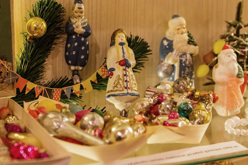 Muziejaus kolekcijoje – apie 2 500 eksponatų. Didžioji jų dalis – sovietmetį menantys žaisliukai ir šventinė atributika, tačiau po truputį rinkiniai pildosi unikaliomis vienetinėmis puošmenomis. M. GARUCKO nuotr.