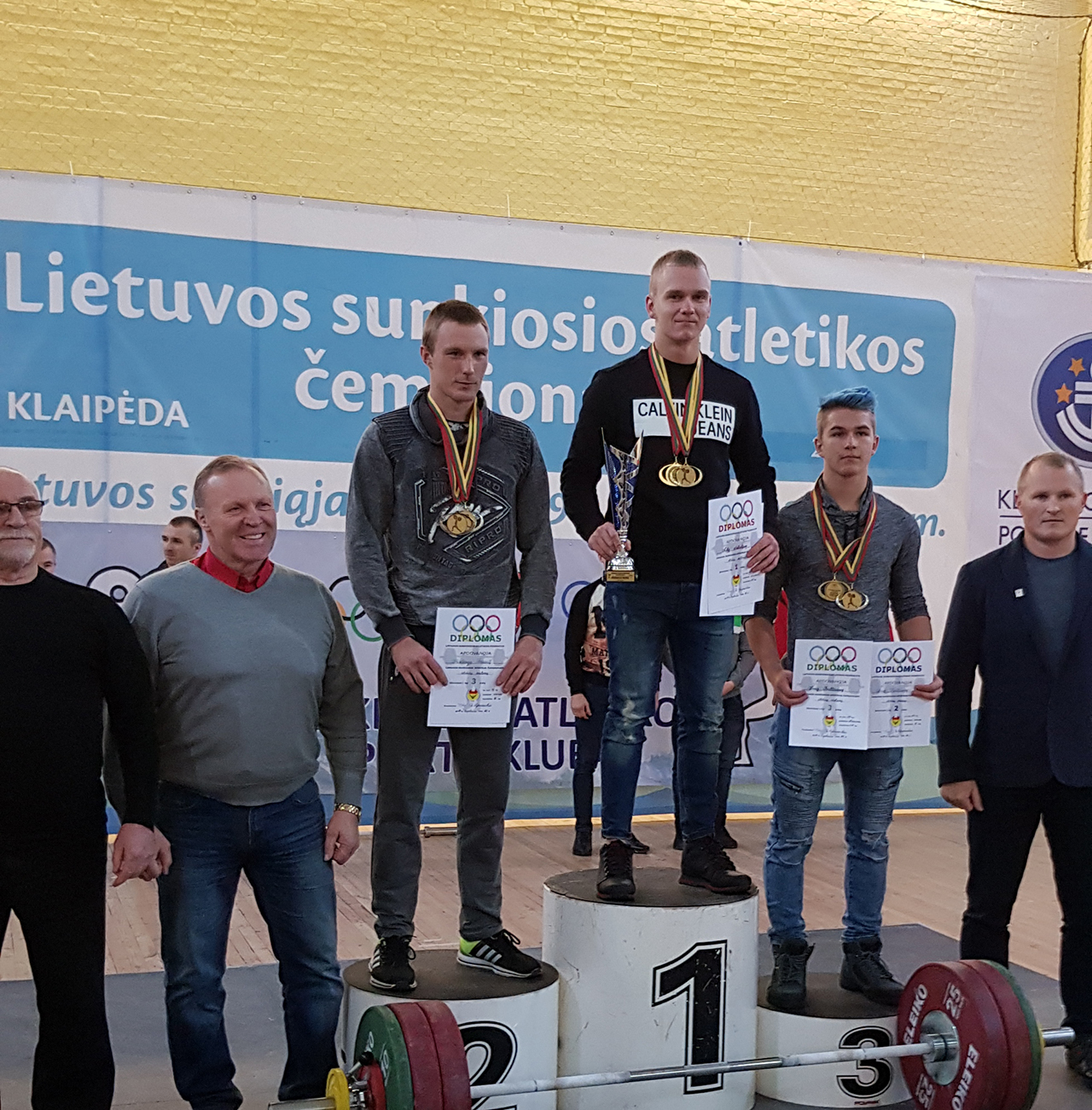 Klaipėdoje vykusiose šalies sunkiaatlečių atskirų pratimų pirmenybėse puikiai pasirodė mūsų miesto sportininkai. Du panevėžiečiai laimėjo net šešis medalius.