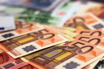 Panevėžio apygardos prokuratūros argumentai įtikino teismą – panevėžietis pripažintas kaltu dėl nusikalstamu būdu įgytų pinigų legalizavimo ir kitų nusikaltimų, todėl valstybės biudžetą turės papildyti daugiau nei 100 tūkst. eurų.