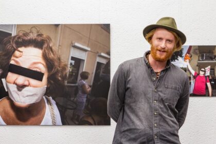 Pametęs galvą dėl gatvės fotografijos, kaunietis fotografas, fotožurnalistikos dėstytojas Elijus Kniežauskas siūlo stoti į nepagražintos realybės, gatvės gyvenimo konfrontaciją.