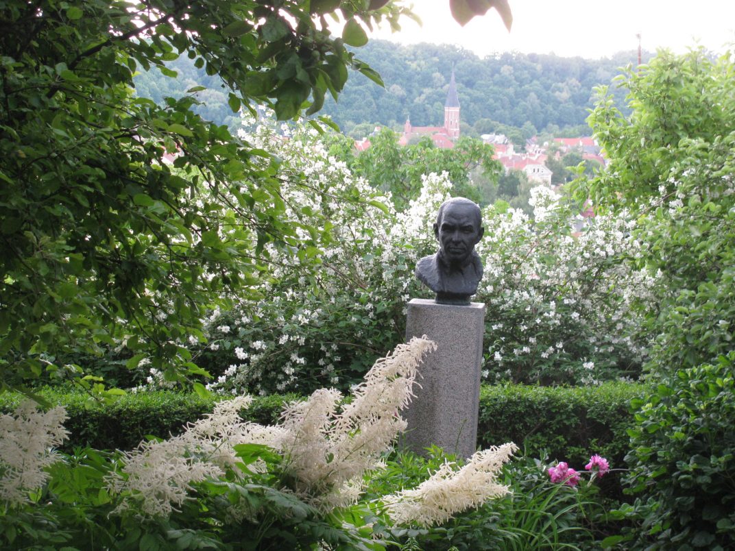 Šiemet panevėžiečių iniciatyva sukurtas dokumentinis filmas pasakoja apie garsųjį Lietuvos šimtmečio menininką kraštietį Juozą Zikarą.