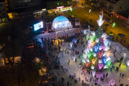 Šalies didmiesčiai vienas po kito pradeda pasiruošimą Kalėdoms. Kaip šiemet atrodys šventinis miestas, turėtų paaiškėti jau rytoj.