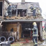 Šiandien, 9.55 val., Bendrajame pagalbos centre skubios pagalbos telefono numeriu 112 gautas pranešimas apie tai, kad Velžio seniūnijoje, Dembavos kaime, Pajuosčio pl. atvira liepsna dega namas.