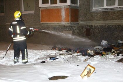 Antradienio vakaras buvo kaip reta darbingas ugniagesiams gelbėtojams.