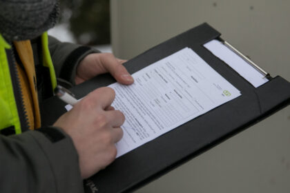 Liaudies išmintis sako, kad jei nenori, jog skolos persekiotų visus ateinančius metus, jas reikia atiduoti iki Naujųjų metų. Kas prietarais netiki, tą primena paslaugų tiekėjai.