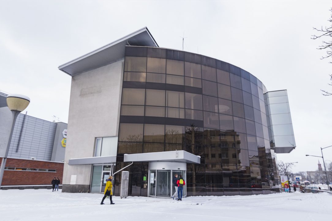 Panevėžyje neatsiranda miesto centro vizitine kortele tapusio, jau beveik metus tuščio stovinčio pastato, kuriame anksčiau veikė SEB bankas, pirkėjas.