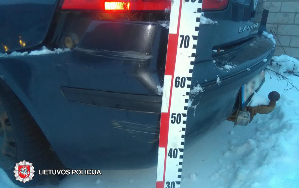 Panevėžyje, „Žagienio“ garažų kooperatyve, mėnesio laikotarpyje apgadintas automobilis "Renault Laguna". Jį apgadinusio automobilio vairuotojas iš eismo įvykio vietos pasitraukė.