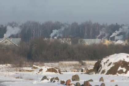Atšalus orams vis stipresnis tampa namų šildymo procesas – intensyvėja kūrenimas, didėja kietųjų dalelių (KD10) koncentracija.