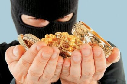 Didžiulius nuostolius skaičiuoja panevėžietė, namuose pasigedusi brangių papuošalų.