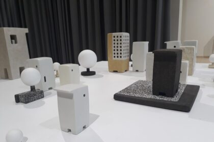 Lietuvos valstybės atkūrimo dienos proga Vasario 16-ąją, šeštadienį, 11–17 val., Panevėžio miesto dailės galerijos Keramikos paviljonas ir Fotografijos galerija lankytojus priiminės nemokamai.