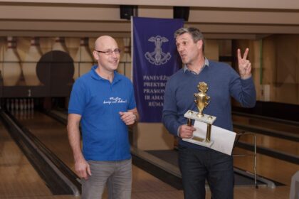 Vasario 22 dieną praūžė tradicinis boulingo turnyras “Sekundės taurė 2019”. Kaip ir kasmet, renginys pasižymėjo dalyvių gausa (18 komandų), gera nuotaika ir azartiškomis kovomis.