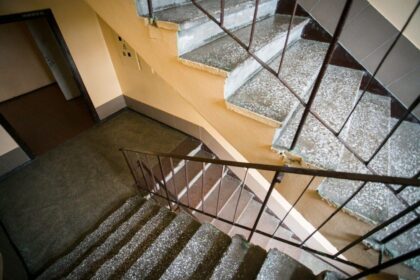 Dviejų kaimynų konfliktas vos nesibaigė tragedija.