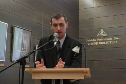 Lietuviai – viena iš tų mažų tautų, kurios išeiviai išsibarstę po visą pasaulį. Vien praėjusio amžiaus penktajame dešimtmetyje artėjantis karas ir sovietinė okupacija išaugino emigracijos mastus iki milžiniškų skaičių.