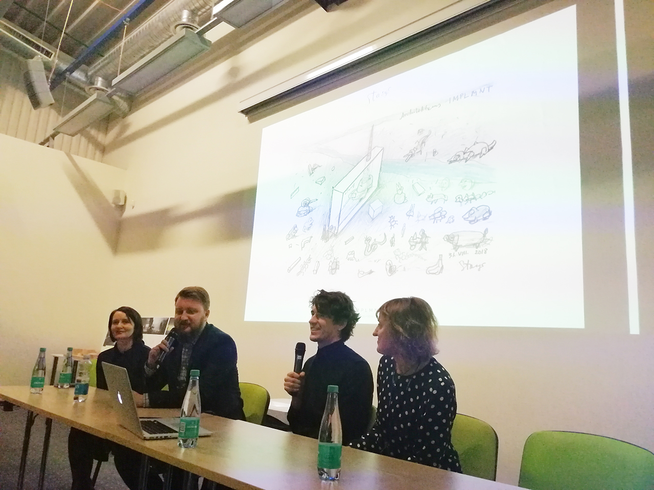 Vilniuje ūžiančioje Knygų mugėje galima ne tik įsigyti literatūros, susitikti su autoriais, bet ir dalyvauti įvairias temas apimančiose diskusijose. Vienoje tokių mugės lankytojams prisistatė ir kontraversiškų nuomonių sulaukiančio Panevėžio projekto – būsimojo Stasio Eidrigevičiaus menų centro (SEMC) – komanda.