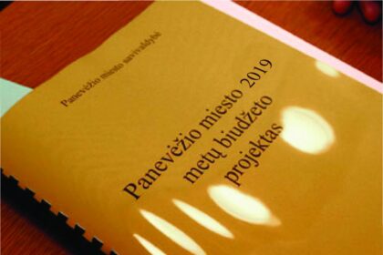 Panevėžio miesto taryba jau šį ketvirtadienį paskirstys, iš kiek ir kaip šįmet versis miestas. Nors šiųmetis Panevėžio biudžetas – rekordinio dydžio ir jame – net 103 mln. eurų, pinigų miestui tvarkyti ir gatvėms numatyta atseikėti mažiau nei pernai. Į pinigų laukiančiųjų eilę šįmet rikiuojasi Stasio Eidrigevičiaus menų centras, taipogi naujas fontanas Senvagėje bei virtinė Europos Sąjungos remiamų miesto reprezentacinių erdvių tvarkymo projektų.