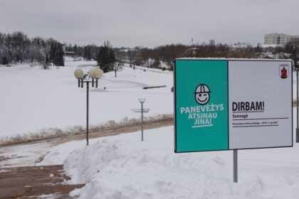 Panevėžio reprezentacinėse erdvėse pranešimus apie atnaujinamą miestą įsmeigusi Savivaldybė, regis, įkliuvo į spąstus. Didžiuosiuose miestuose įsivažiuojant reprezentacinių erdvių atnaujinimui už Europos Sąjungos paramą, Panevėžys lieka be jo aikštes ir parkus sutinkančių tvarkyti rangovų.