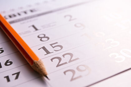 Kovas dvelkia pavasariu, bet, jei gyventume prieš Kristų, švęstume naujųjų metų pradžią. Romėnų kalendoriuje jis ilgą laiką buvo pirmasis mėnuo. Tik 45 m. pr. Kr. po Julijaus Cezario kalendoriaus reformos metai prasidėjo sausio 1-ąją, bet kovą pirmuoju metų mėnesiu dar ilgai laikė daugybė šalių.