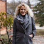 Iš Panevėžio kilusi auksinio balso savininkė 26-erių Indrė Grikšelytė pramogų pasaulį ištyrinėjusi skersai ir išilgai. Televizijoje jos veidas ėmė šmėžuoti dar vaikystėje, o prieš keletą metų ji nesunkiai užkariavo „X faktoriaus“ gerbėjų širdis. Smalsių aplinkinių žvilgsnių neretai nulydima panevėžietė sako dėmesio nesivaikanti – dainuoti ji nori ne dėl šlovės, o dėl klausytojų emocijų, kurios užvaldo ir pačią atlikėją.