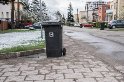 Panevėžio verslininkai, darę žygius ir išsikovoję, kad atliekų mokesčio kintamoji dalis jiems būtų skaičiuojama ne pagal įmonių plotus, o realiai išvežamus šiukšlių kiekius, turėtų vėl pasijusti it ant adatų.