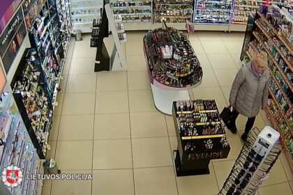 2019-04-01 12.30 val. Panevėžyje, Klaipėdos g., iš kosmetikos parduotuvės nenustatyta moteris pavogė nagų priežiūros priemonę „Evelite 8 in1“. Nuostolis – 3,99 eurai.