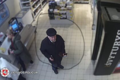 2019-04-06 14.40 val. Panevėžyje, Žemaičių g., iš parduotuvės nenustatytas asmuo pavogė alkoholinio gėrimo butelį. Nuostolis – 4,19 eurai.