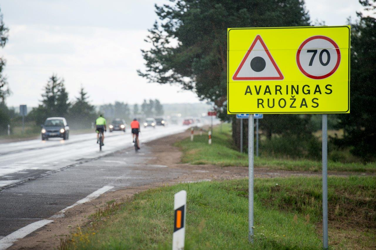 Lietuvoje milijonui gyventojų pernai teko mažiau žuvusiųjų, tačiau šalis atsilieka nuo Europos Sąjungos vidurkio, penktadienį skelbia Europos Komisija.