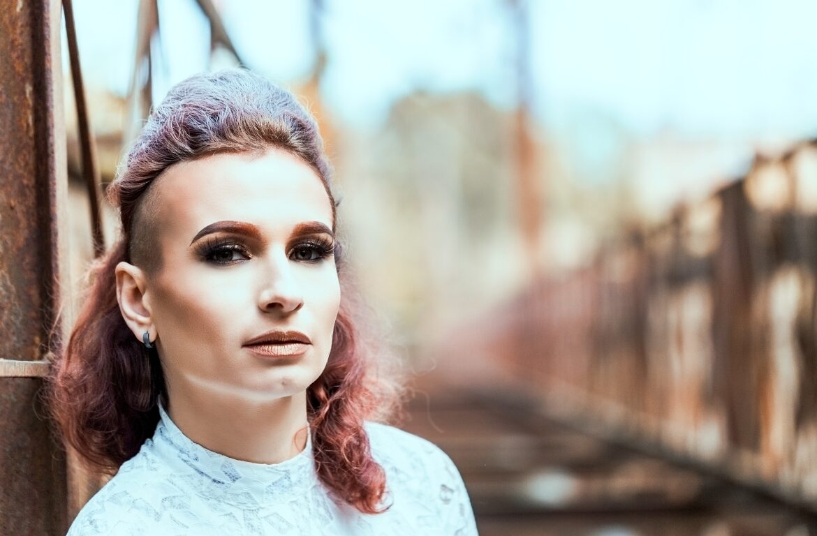 Daugiau nei dešimtmetį šalies sostinėje gyvenančią iš Panevėžio kilusią 30-metę prozininkę Aistę Vilkaitę knygos lydi nuolat. Jas skaityti ji gali bet kur ir bet kada, tačiau mistinio knygų sakralumo autorė nejaučia – sako su jomis kurianti ganėtinai paprastą, vartotojišką santykį.