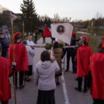 Didžiojo penktadienio vakarą Kryžiaus kelio eisena Senvagėje rengiama nuo 2015-ųjų. M. GARUCKO nuotr.