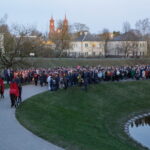 Didžiojo penktadienio vakarą Kryžiaus kelio eisena Senvagėje rengiama nuo 2015-ųjų. M. GARUCKO nuotr.