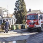 Ketvirtadienio popietę, apie 14.30 val., Bendrojo pagalbos centro telefonu gautas pranešimas, kad Mindaugo gatvėje, netoli buvusios „Nevėžio“ mokyklos, liepsnoja individualus gyvenamasis namas. Į įvykio vietą nedelsiant išsiųstos ugniagesių gelbėtojų bei medikų komandos.