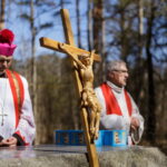 Panevėžiečiai Kryžiaus kelią tradiciškai pradėjo Berčiūnuose. M. GARUCKO nuotr.