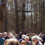 Panevėžiečiai Kryžiaus kelią tradiciškai pradėjo Berčiūnuose. M. GARUCKO nuotr.