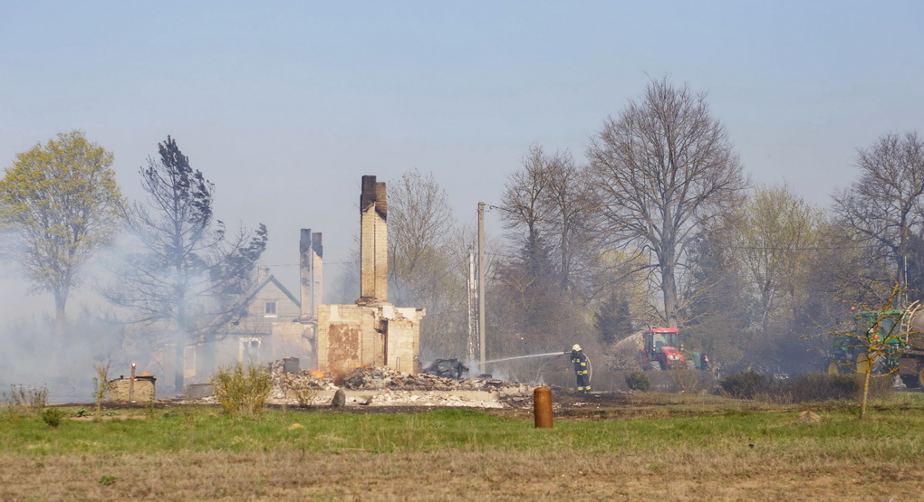 Milžiniškas gaisras Krekenavos seniūnijoje.