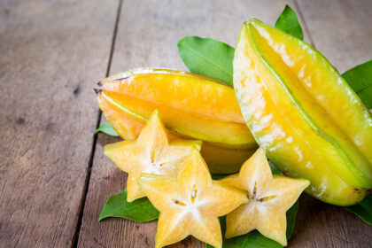 Karambola dar vadinama žvaigždės vaisiumi, dėl savo nuostabios formos, išryškėjančios vaisių supjausčius griežinėliais. Šis vaisius gali turėti nuo trijų iki septynių spindulių, bet dažniausiai pasitaiko penkiakampės karambolos.