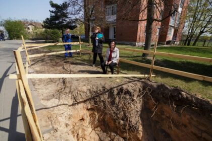 Vakarietiškai tvarkyti atliekas panevėžiečius pratinanti ir požeminius konteinerius pradėjusi įrengti Savivaldybė susidūrė su jai labai netikėtu pasipriešinimu.