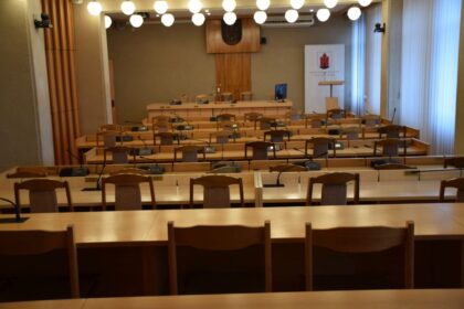 Telikus vos dviem savaitėms iki naujosios Tarybos starto, baigiamas braižyti būsimos valdžios žemėlapis. Dar vienai kadencijai išrinktas meras Rytis Račkauskas ir jo rinkimuose vesta komanda daugumą lipdo su trimis partijomis.