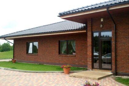 Nuo gegužės 27 d. iki birželio 27 d. individualių gyvenamųjų namų savininkai gali kreiptis į Aplinkos projektų valdymo agentūrą (APVA) kompensacinių išmokų už namo modernizavimo darbus.