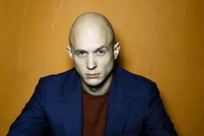 Prieš kelis mėnesius prie teatro „Menas“ vairo stojęs 28-erių Anupras JUCIUS atviras: iššūkiai yra jo gyvenimo variklis, stumiantis į priekį.