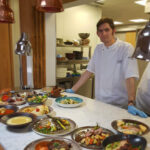 Likimo skaudžiai vėtytas ir mėtytas iš Pasvalio rajone esančio Saločių miestelio kilęs Ruslanas Puskepanis sako, jog savo istorija dalijasi, nes nori tikėti, kad kažkam ji taps stimulu net, atrodytų, pačiomis sunkiausiomis akimirkomis stotis ant kojų ir keliauti pirmyn.